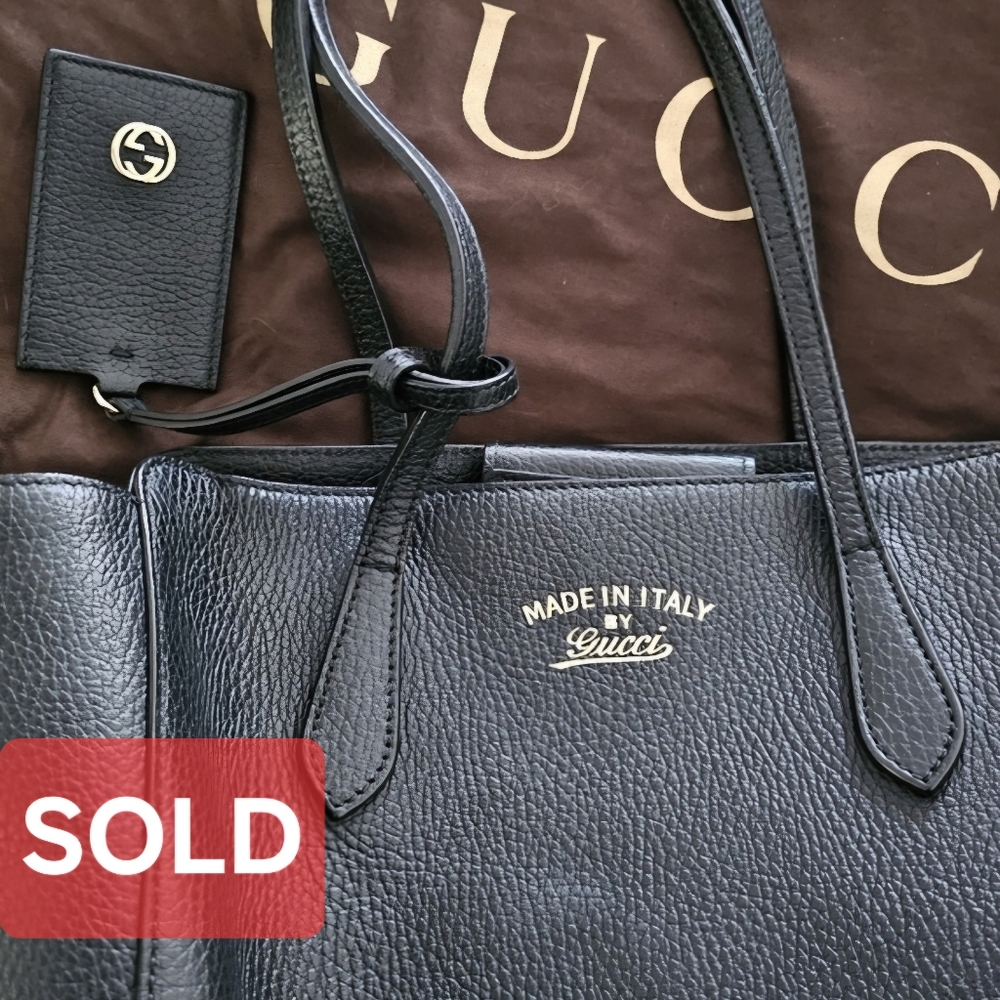 Gucci Shopper Swing Tote Medium in Black Pebble Grain Calfskin
